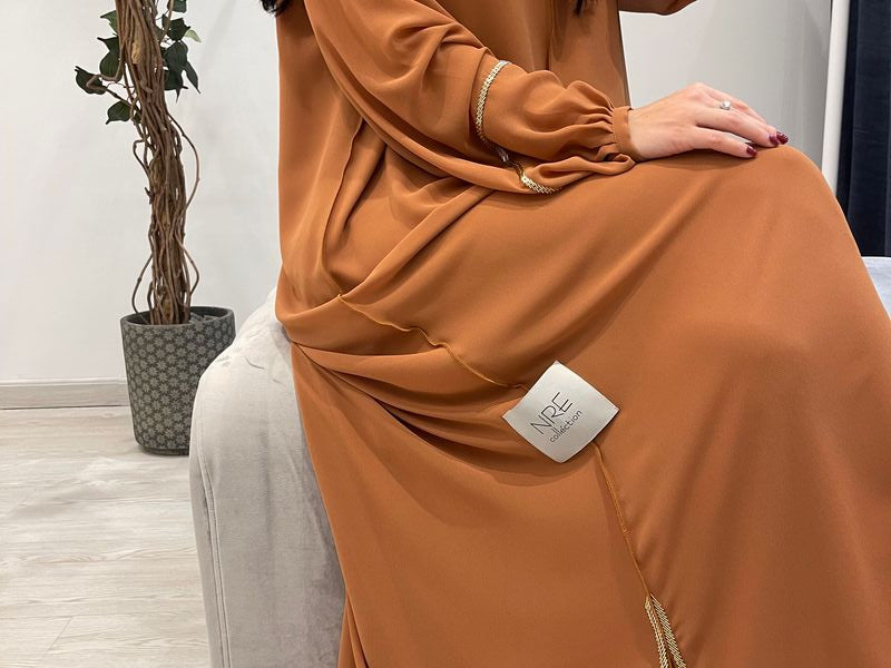 قطعتان من الشيفون المطرز يدوياً