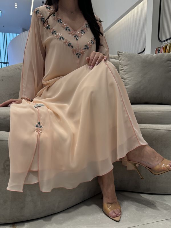 قطعتان من الشيفون المطرز يدوياً