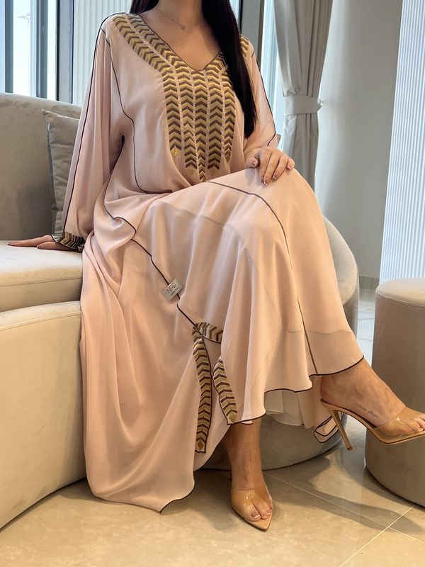 تطريز آلي من الشيفون