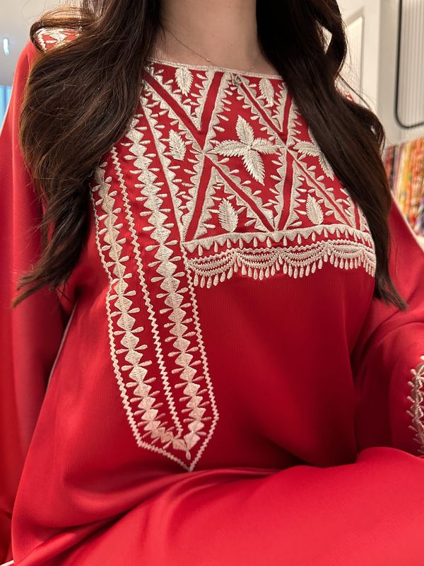 فستان من الكريب الحريري