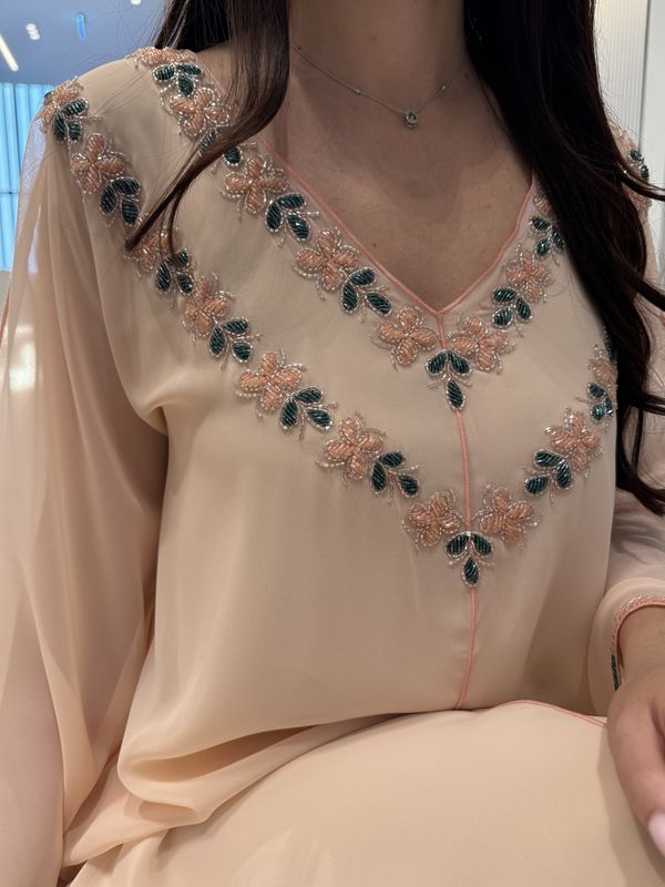 قطعتان من الشيفون المطرز يدوياً