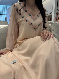 قطعتان من الشيفون المطرز يدوياً