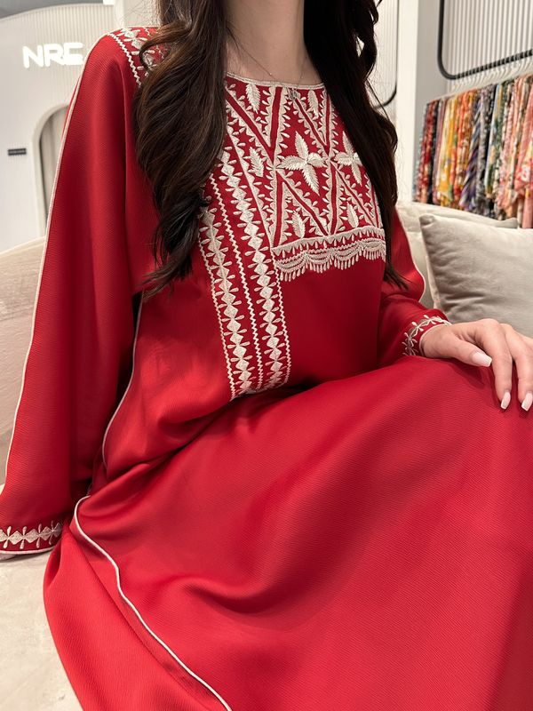 فستان من الكريب الحريري