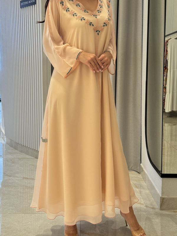 قطعتان من الشيفون المطرز يدوياً